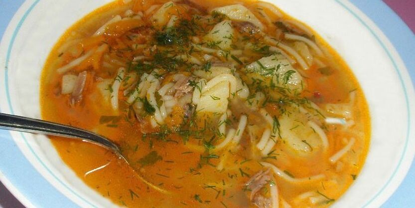 Chicken soup with potatoes and noodles in the diet of people who are prone to allergies